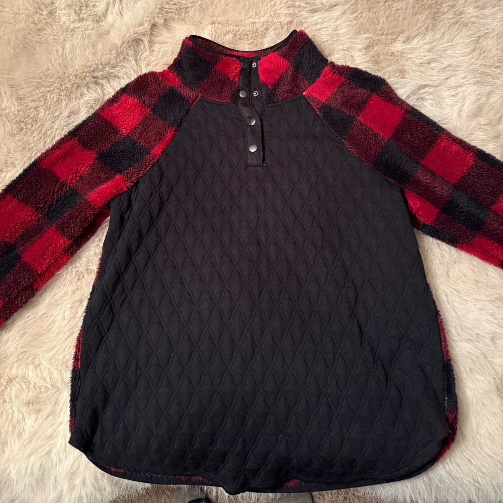 Maurices Red Plaid and Black Women’s Pullover